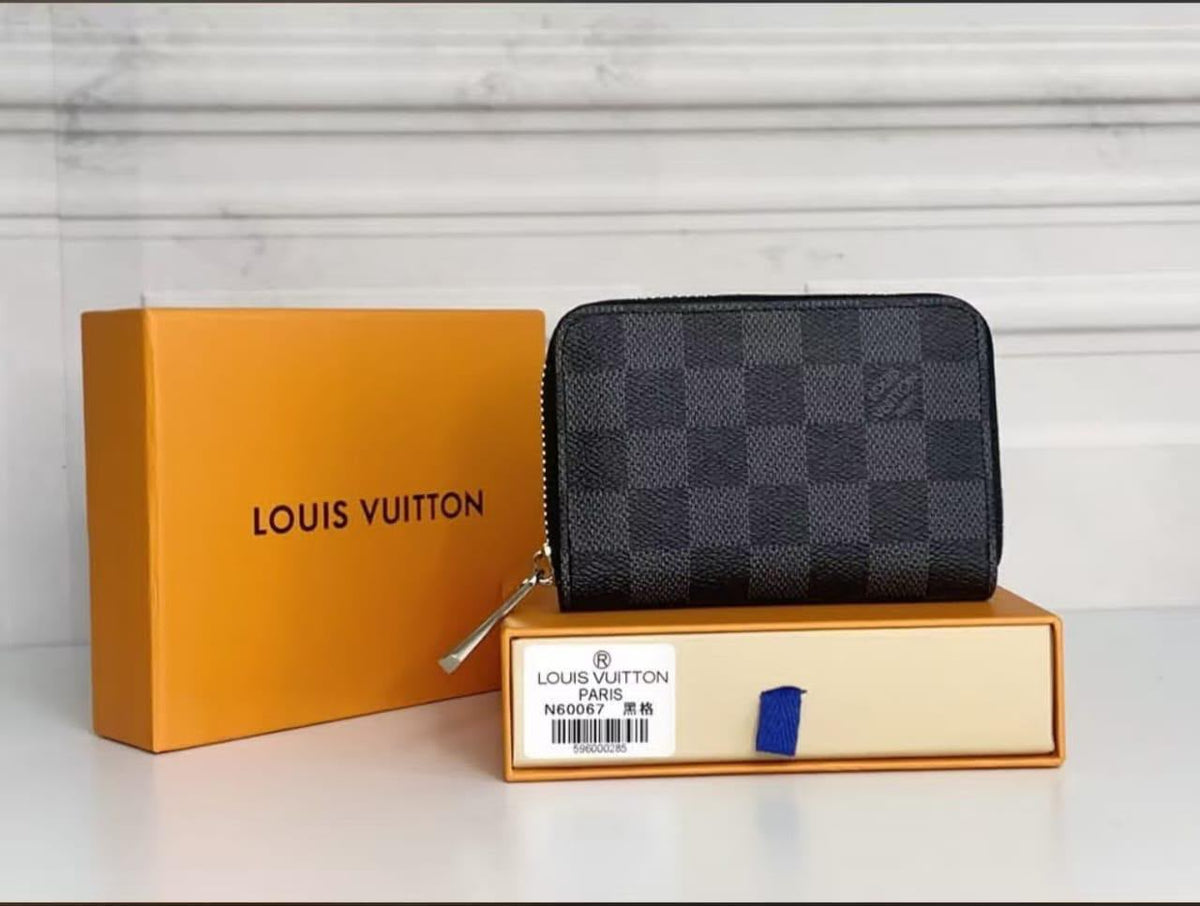 Louis Vuitton LV Silver Wallet – Women & Unisex Luxury Accessory